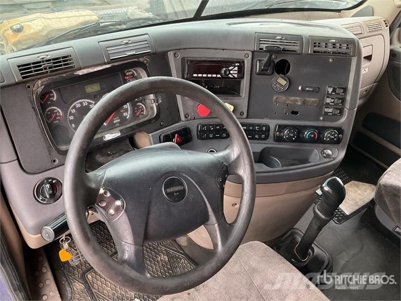 Freightliner Cascadia 6x4 Tractocamion con Dormitorio / T/A Sle Vilcēji