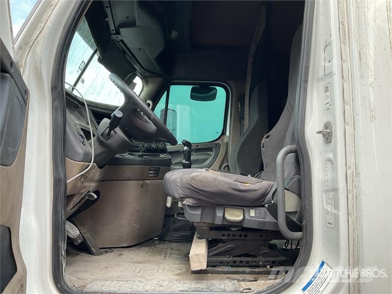 Freightliner Cascadia 125 6x4 Tractocamion con Dormitorio / T/A Motrici e Trattori Stradali