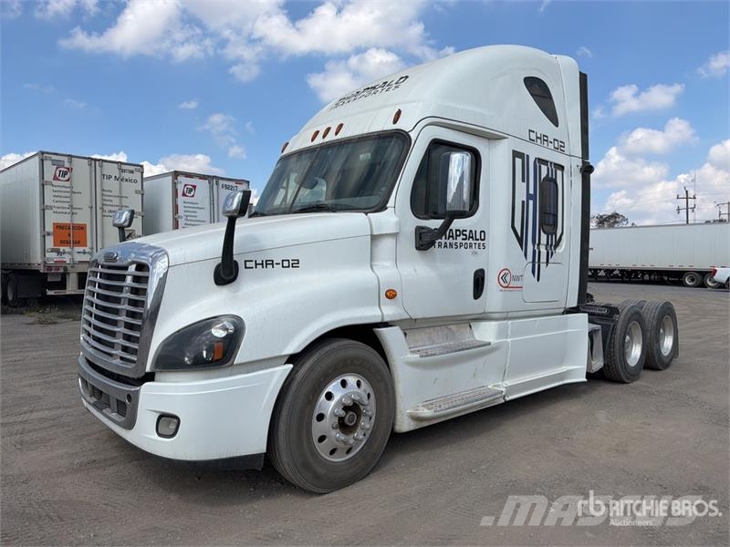 Freightliner Cascadia 125 6x2 Tractocamion con Dormitorio / T/A Cabezas tractoras