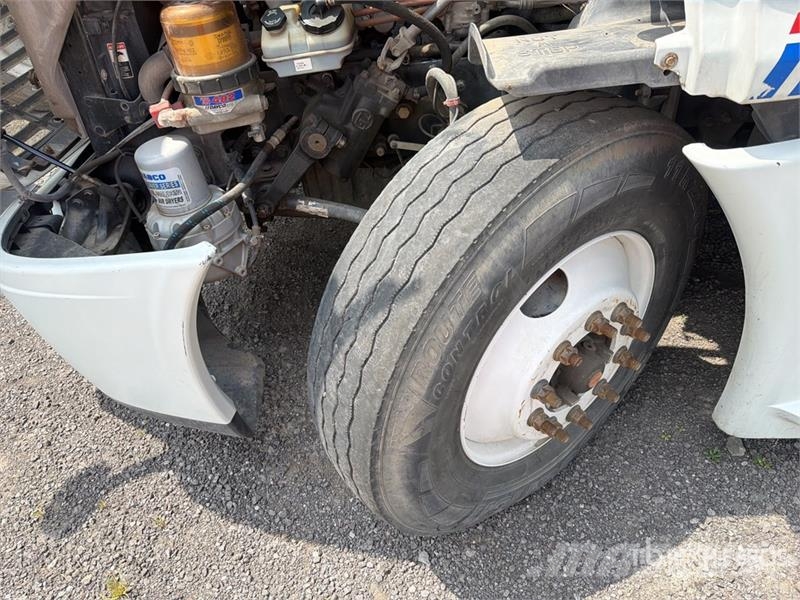 Freightliner Cascadia 125 6x4 Tractocamion con Dormitorio / T/A Cabezas tractoras
