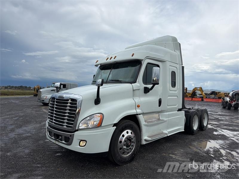Freightliner Cascadia 125 6x4 Tractocamion con Dormitorio / T/A Traktorske jedinice