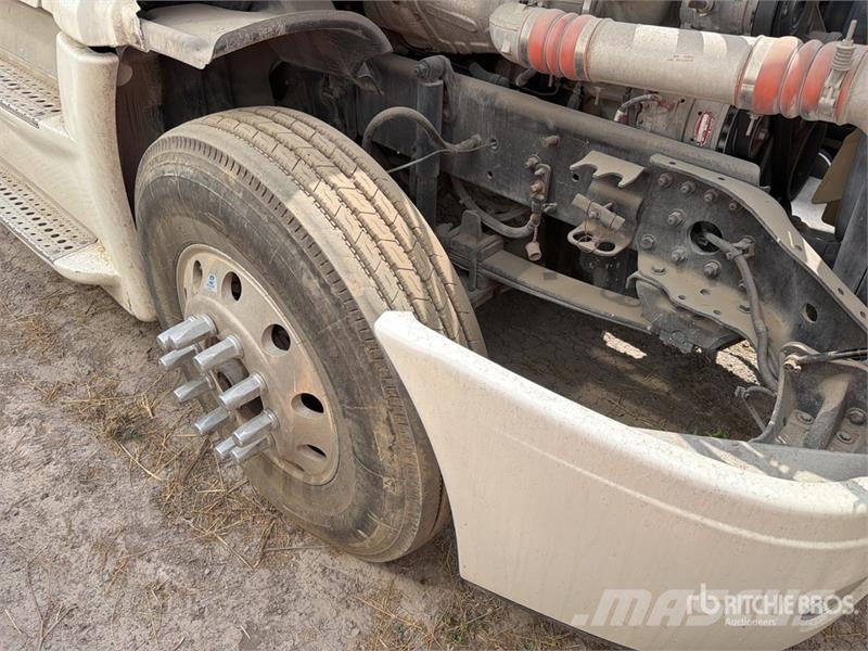 Freightliner Cascadia 125 6x2 Tractocamion con Dormitorio / T/A Cabezas tractoras