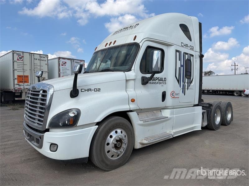 Freightliner Cascadia 125 6x2 Tractocamion con Dormitorio / T/A Cabezas tractoras