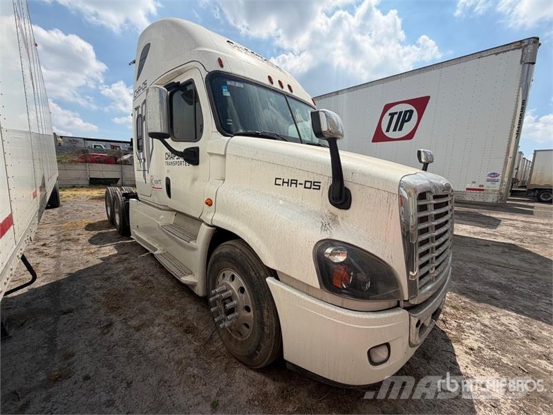 Freightliner Cascadia 125 6x2 Tractocamion con Dormitorio / T/A Cabezas tractoras