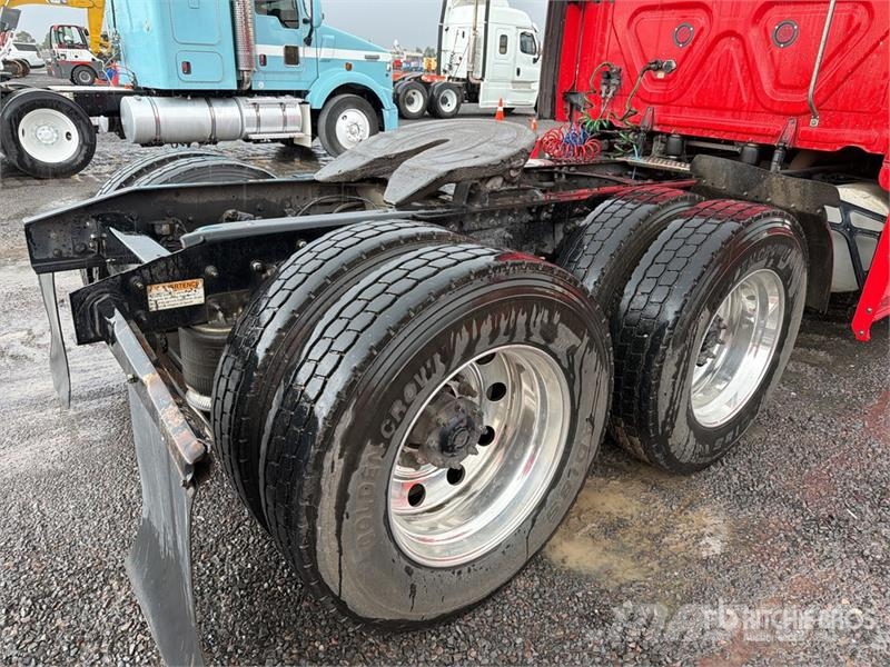 Freightliner Cascadia 125 6x4 Tractocamion con Dormitorio / T/A Vilcēji