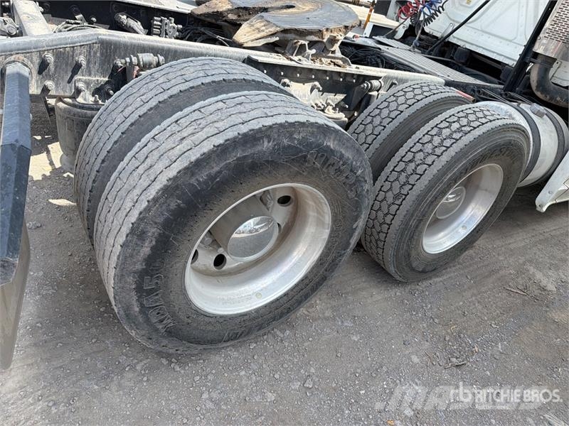 Freightliner Cascadia 125 6x2 Tractocamion con Dormitorio / T/A Cabezas tractoras