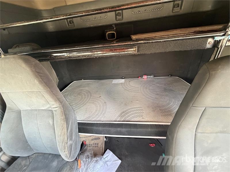 Freightliner Cascadia 125 6x4 Tractocamion con Dormitorio / T/A Cabezas tractoras
