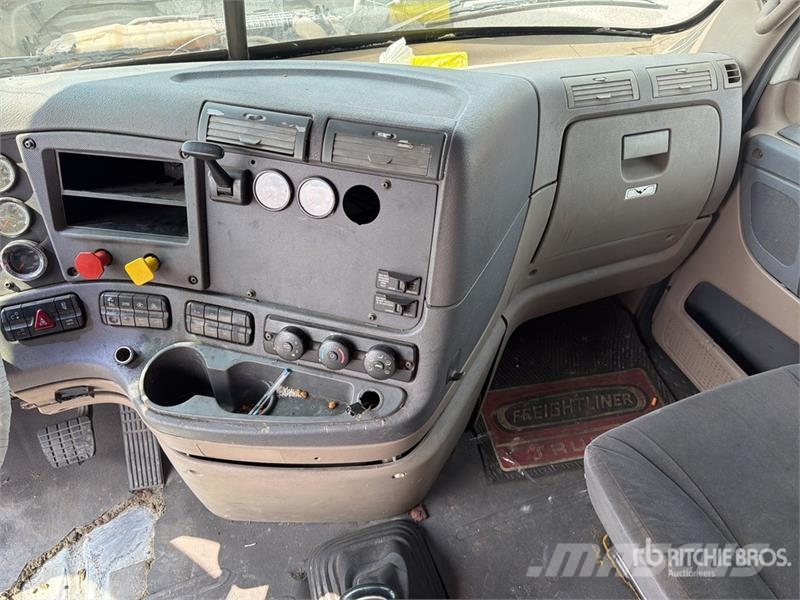 Freightliner Cascadia 125 6x4 Tractocamion con Dormitorio / T/A Тягачі