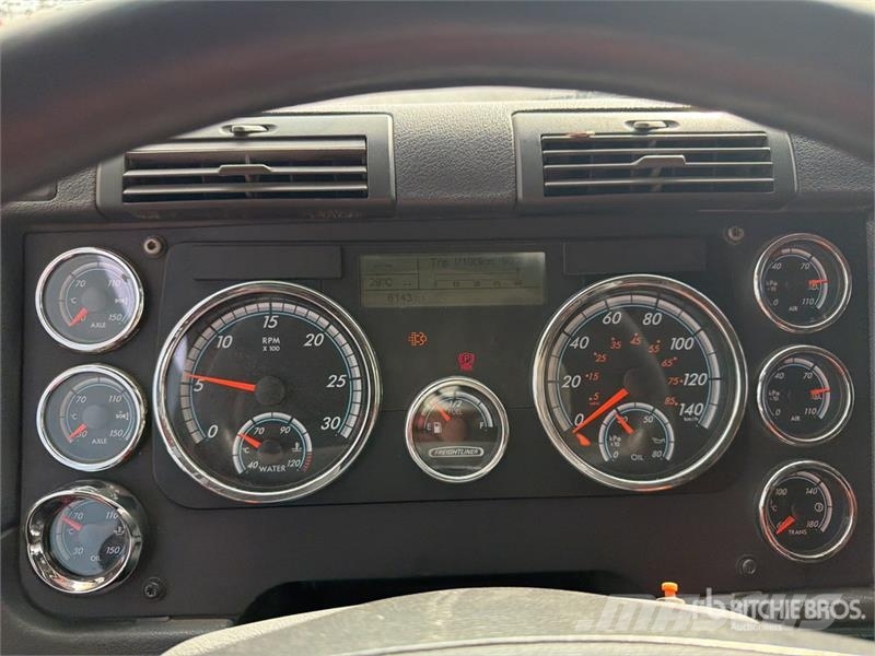 Freightliner Cascadia 125 6x4 Tractocamion con Dormitorio / T/A Nyergesvontatók