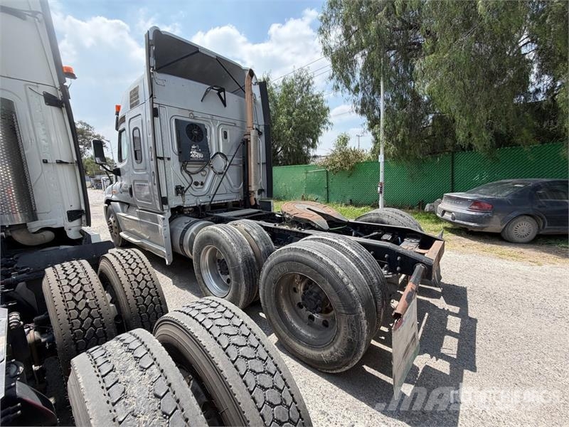 Freightliner Cascadia 125 6x4 Tractocamion con Dormitorio / T/A Cabezas tractoras