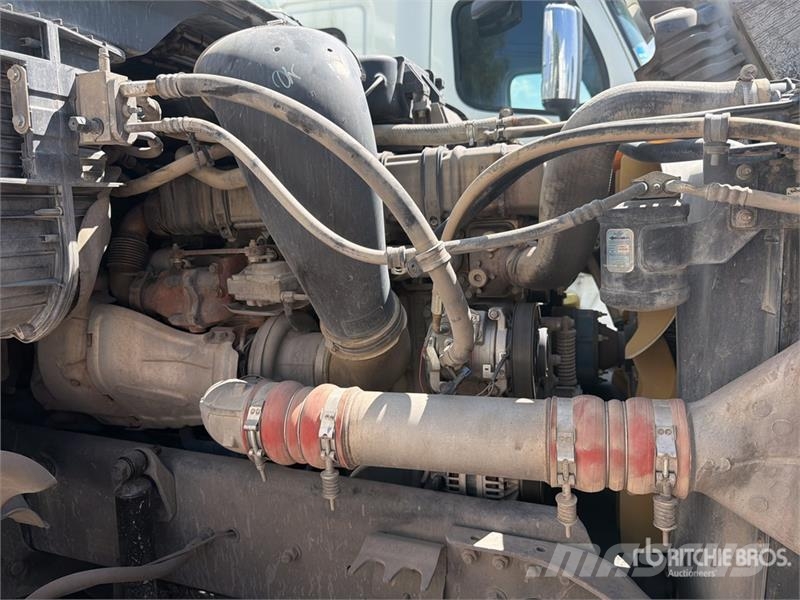 Freightliner Cascadia 125 6x4 Tractocamion con Dormitorio / T/A Cabezas tractoras