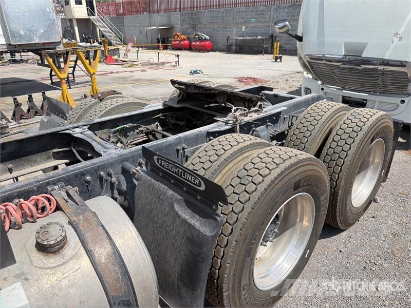 Freightliner Cascadia 125 6x4 Tractocamion con Dormitorio / T/A Cabezas tractoras