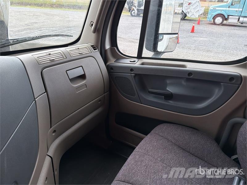 Freightliner Cascadia 125 6x2 Tractocamion con Dormitorio / T/A Sadulveokid