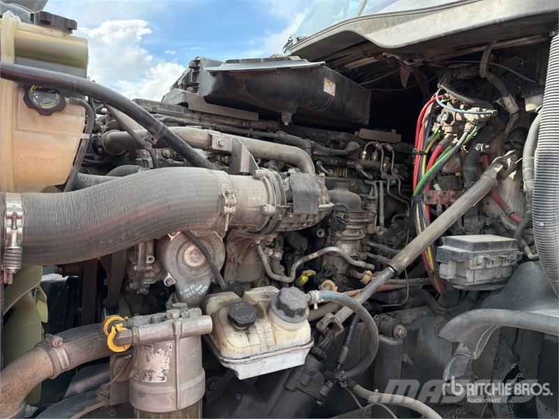 Freightliner Cascadia 125 6x4 Tractocamion con Dormitorio / T/A Nyergesvontatók