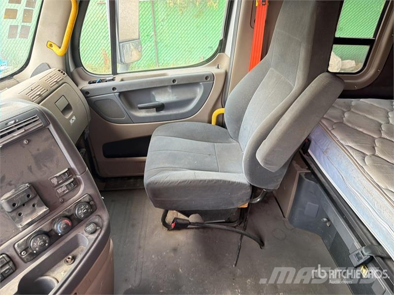Freightliner Cascadia 125 6x4 Tractocamion con Dormitorio / T/A Cabezas tractoras