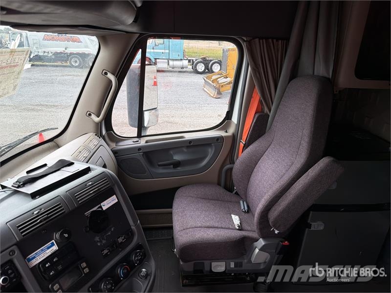 Freightliner Cascadia 125 6x2 Tractocamion con Dormitorio / T/A Sadulveokid