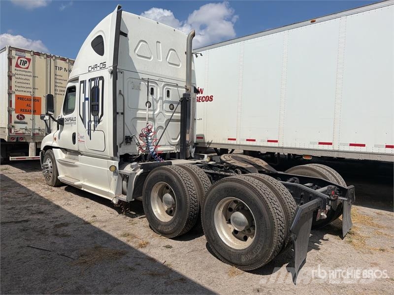 Freightliner Cascadia 125 6x2 Tractocamion con Dormitorio / T/A Cabezas tractoras
