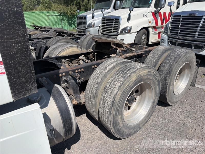 Freightliner Cascadia 125 6x4 Tractocamion con Dormitorio / T/A Cabezas tractoras
