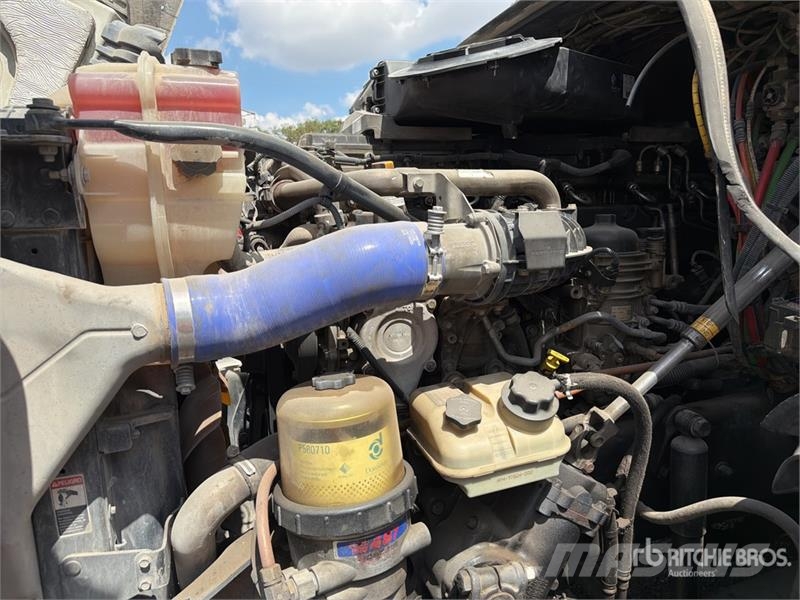 Freightliner Cascadia 125 6x4 Tractocamion con Dormitorio / T/A Cabezas tractoras
