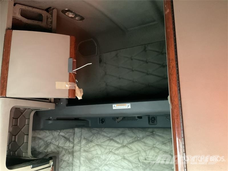 Freightliner Cascadia 6x4 Tractocamion con Dormitorio / T/A Sle Vilcēji