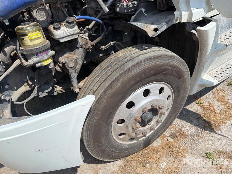 Freightliner Cascadia 125 6x4 Tractocamion con Dormitorio / T/A Cabezas tractoras