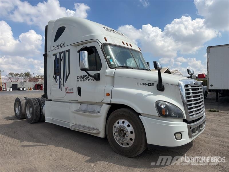 Freightliner Cascadia 125 6x2 Tractocamion con Dormitorio / T/A Cabezas tractoras