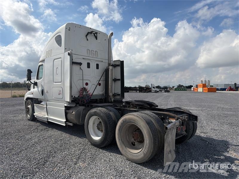 Freightliner Cascadia 125 6x4 Tractocamion con Dormitorio / T/A Sattelzugmaschinen