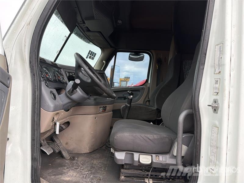 Freightliner Cascadia 125 6x4 Tractocamion con Dormitorio / T/A Traktorske jedinice