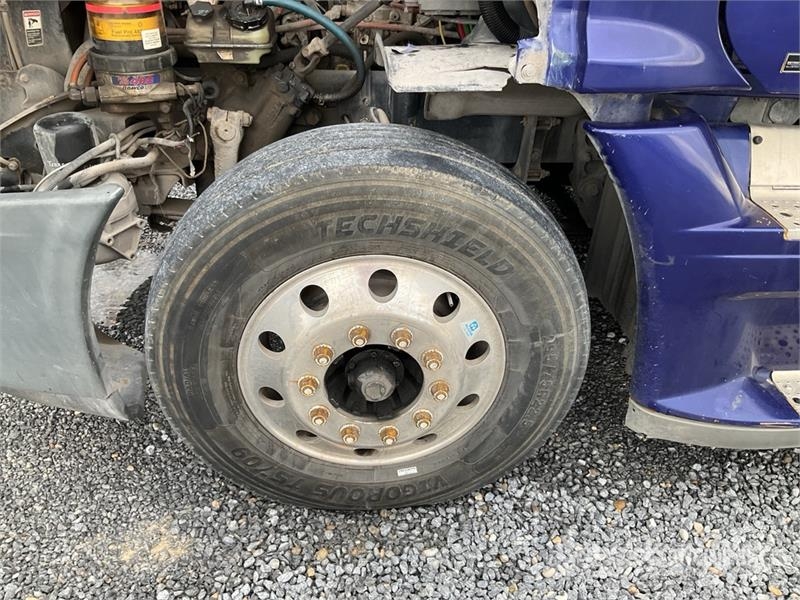 Freightliner Cascadia 6x4 Tractocamion con Dormitorio / T/A Sle Vilcēji