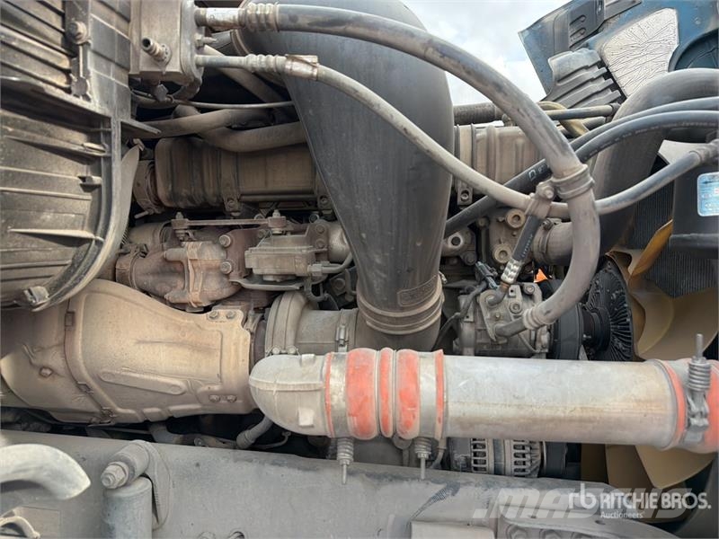 Freightliner Cascadia 125 6x4 Tractocamion con Dormitorio / T/A Nyergesvontatók