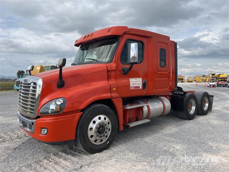 Freightliner Cascadia 125 6x4 Tractocamion con Dormitorio / T/A Motrici e Trattori Stradali
