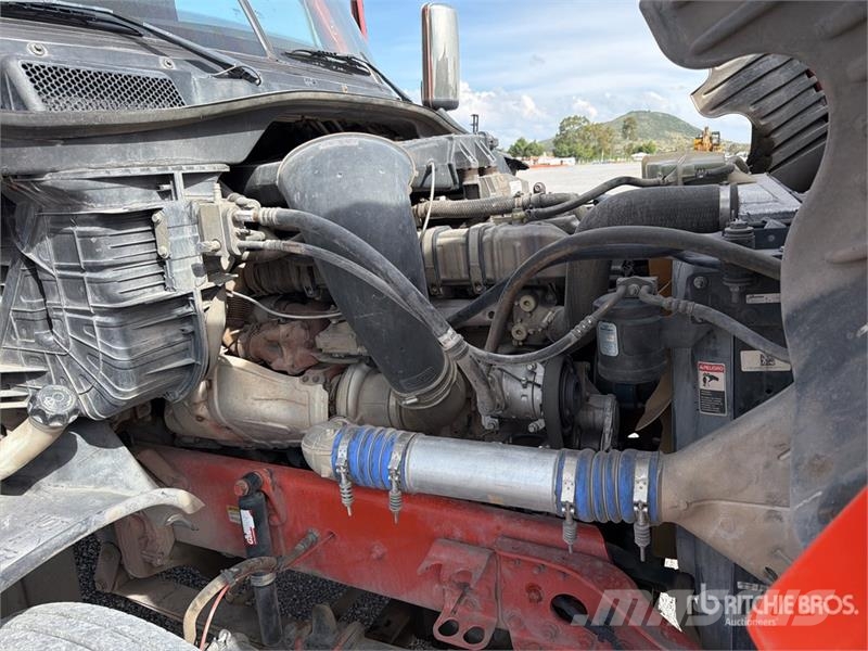 Freightliner Cascadia 125 6x4 Tractocamion con Dormitorio / T/A Nyergesvontatók