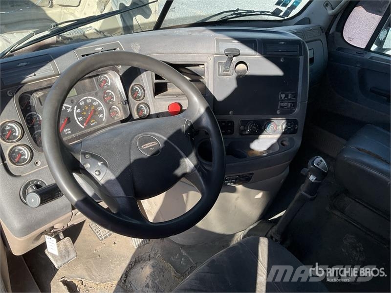 Freightliner Cascadia 6x4 Tractocamion con Dormitorio / T/A Sle Cabezas tractoras