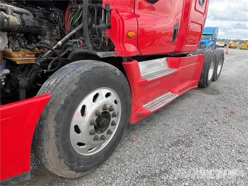 Freightliner Cascadia 125 6x4 Tractocamion con Dormitorio / T/A Naudoti vilkikai