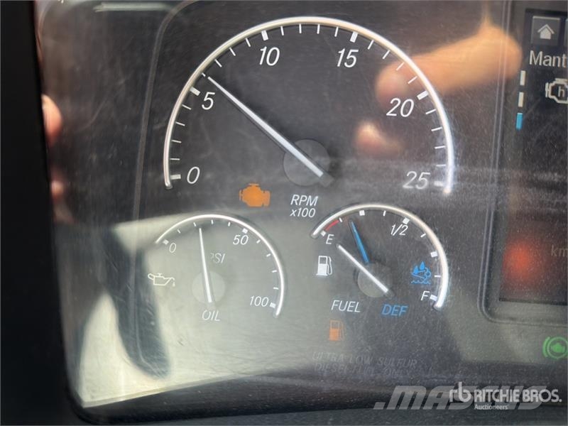 Freightliner Cascadia 126 6x4 Tractocamion con Dormitorio / T/A Tracteur routier