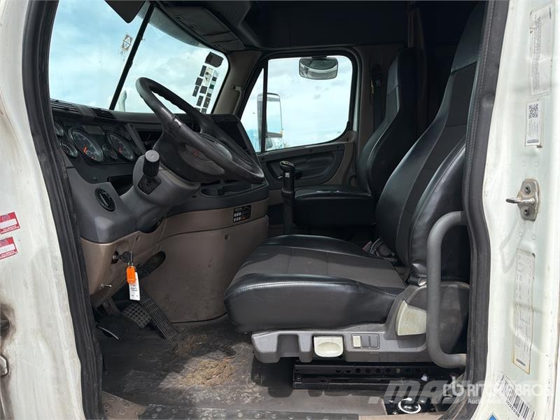 Freightliner Cascadia 125 6x4 Tractocamion con Dormitorio / T/A Tracteur routier