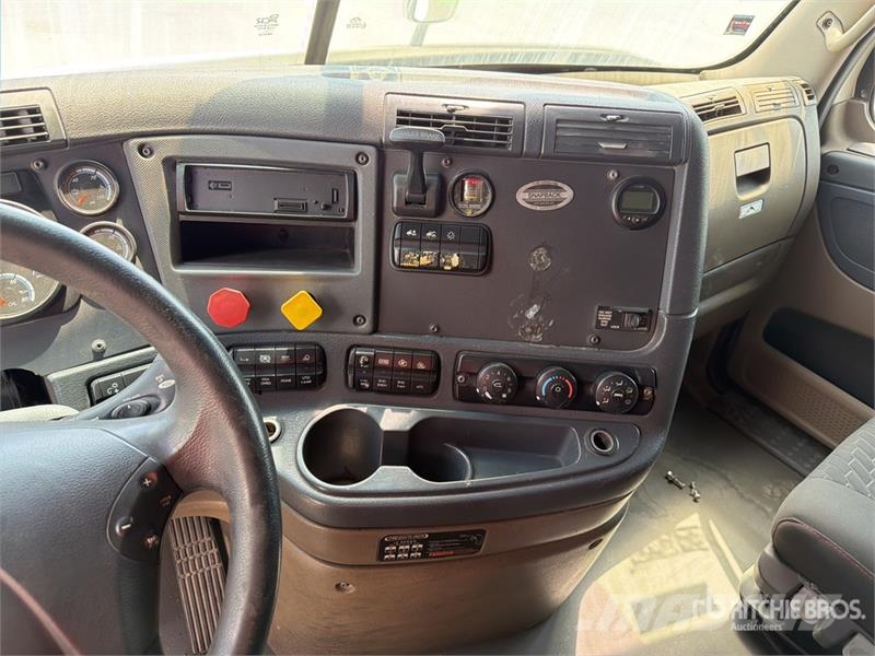 Freightliner Cascadia 125 6x2 Tractocamion con Dormitorio / T/A Cabezas tractoras