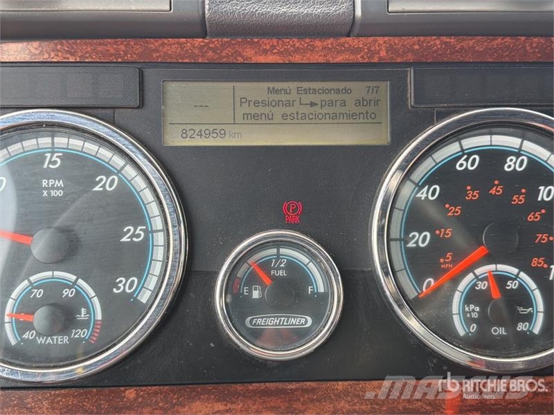 Freightliner Cascadia 125 6x4 Tractocamion con Dormitorio / T/A Nyergesvontatók