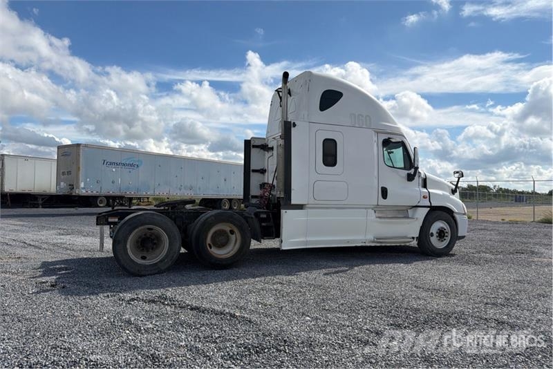 Freightliner Cascadia 125 6x4 Tractocamion con Dormitorio / T/A Sattelzugmaschinen