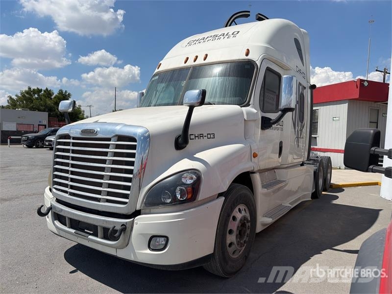 Freightliner Cascadia 125 6x2 Tractocamion con Dormitorio / T/A Cabezas tractoras