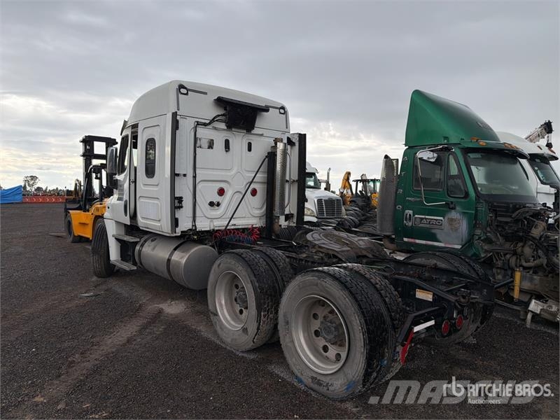Freightliner Cascadia 125 6x4 Tractocamion con Dormitorio (SOLO Nyergesvontatók