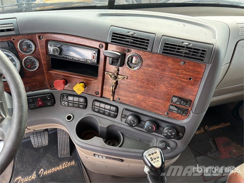 Freightliner Cascadia 125 6x4 Tractocamion con Dormitorio / T/A Седельные тягачи