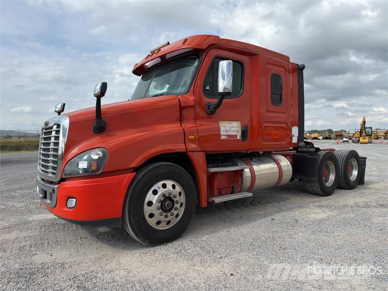 Freightliner Cascadia 125 6x4 Tractocamion con Dormitorio / T/A Tractores (camiões)