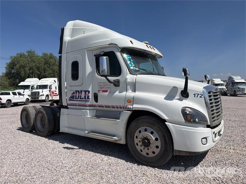 Freightliner Cascadia 125 6x4 Tractocamion con Dormitorio / T/A Cabezas tractoras