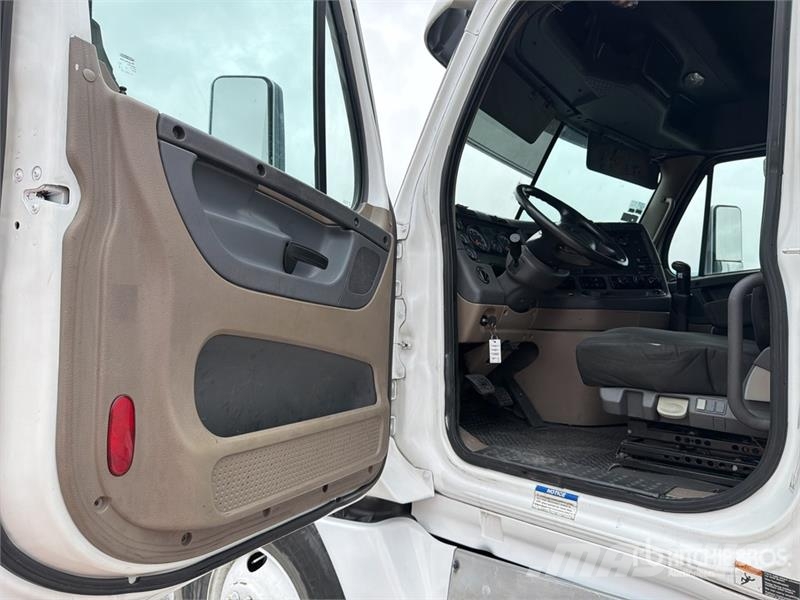 Freightliner Cascadia 125 6x4 Tractocamion con Dormitorio / T/A Naudoti vilkikai