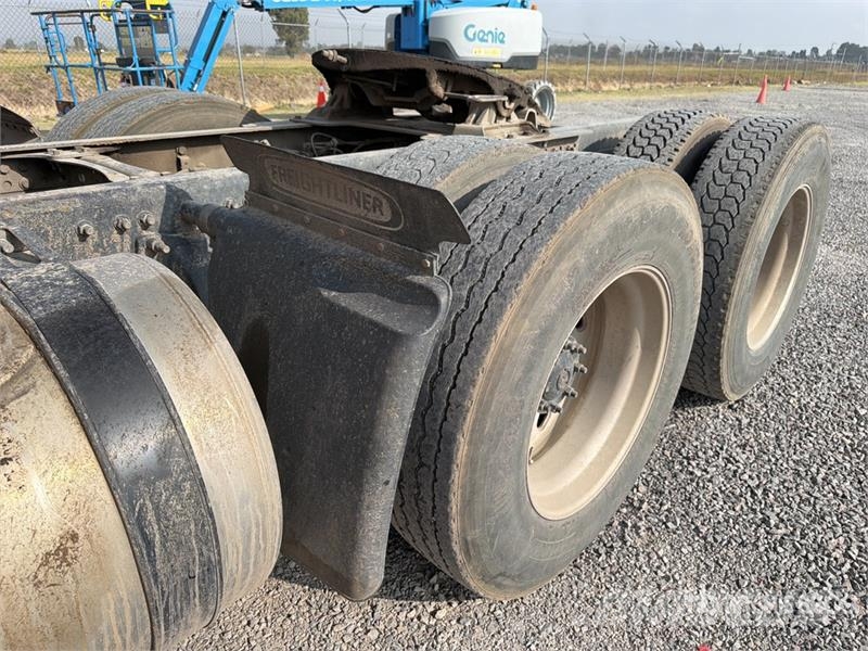 Freightliner Cascadia 125 6x4 Tractocamion con Dormitorio / T/A Sattelzugmaschinen