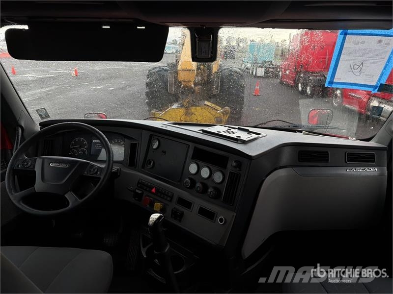Freightliner Cascadia 126 6x4 Tractocamion con Dormitorio / T/A Sattelzugmaschinen