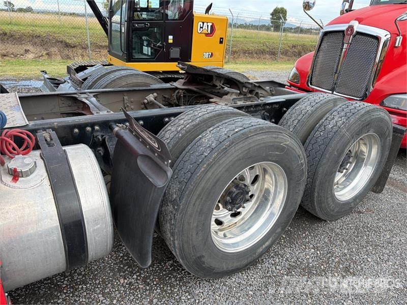 Freightliner Cascadia 125 6x4 Tractocamion con Dormitorio / T/A Nyergesvontatók