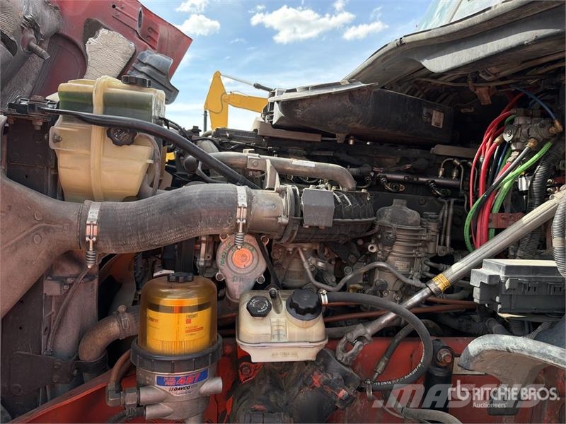 Freightliner Cascadia 125 6x4 Tractocamion con Dormitorio / T/A Nyergesvontatók