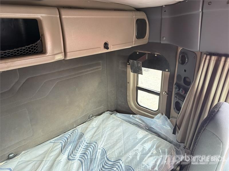 Freightliner Cascadia 125 6x4 Tractocamion con Dormitorio / T/A Nyergesvontatók